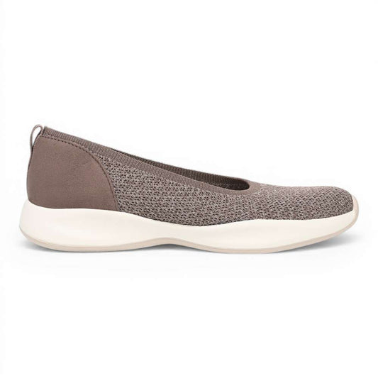 Unity Skimmer Active Slip-On - Latte