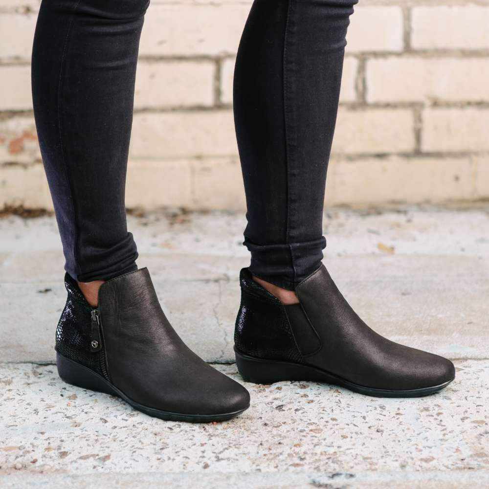 Damascus Wedged Boot - Onyx/Black Lizard