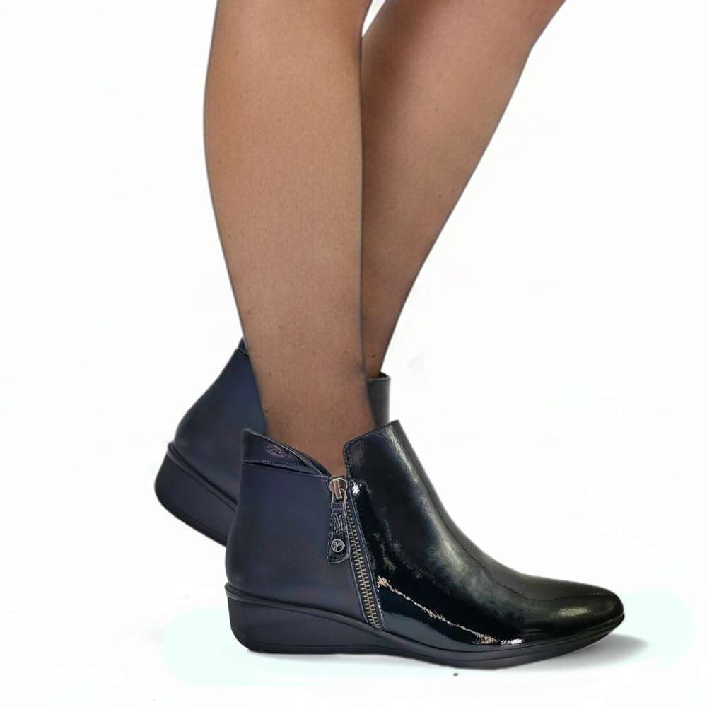 Damascus Wedged Boot - Black Patent