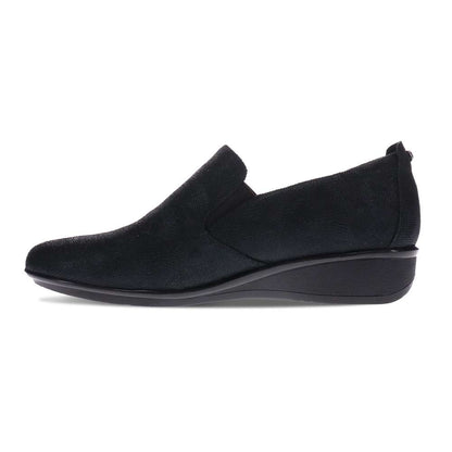 Jamaica Wedged Slip-On - Black Angle