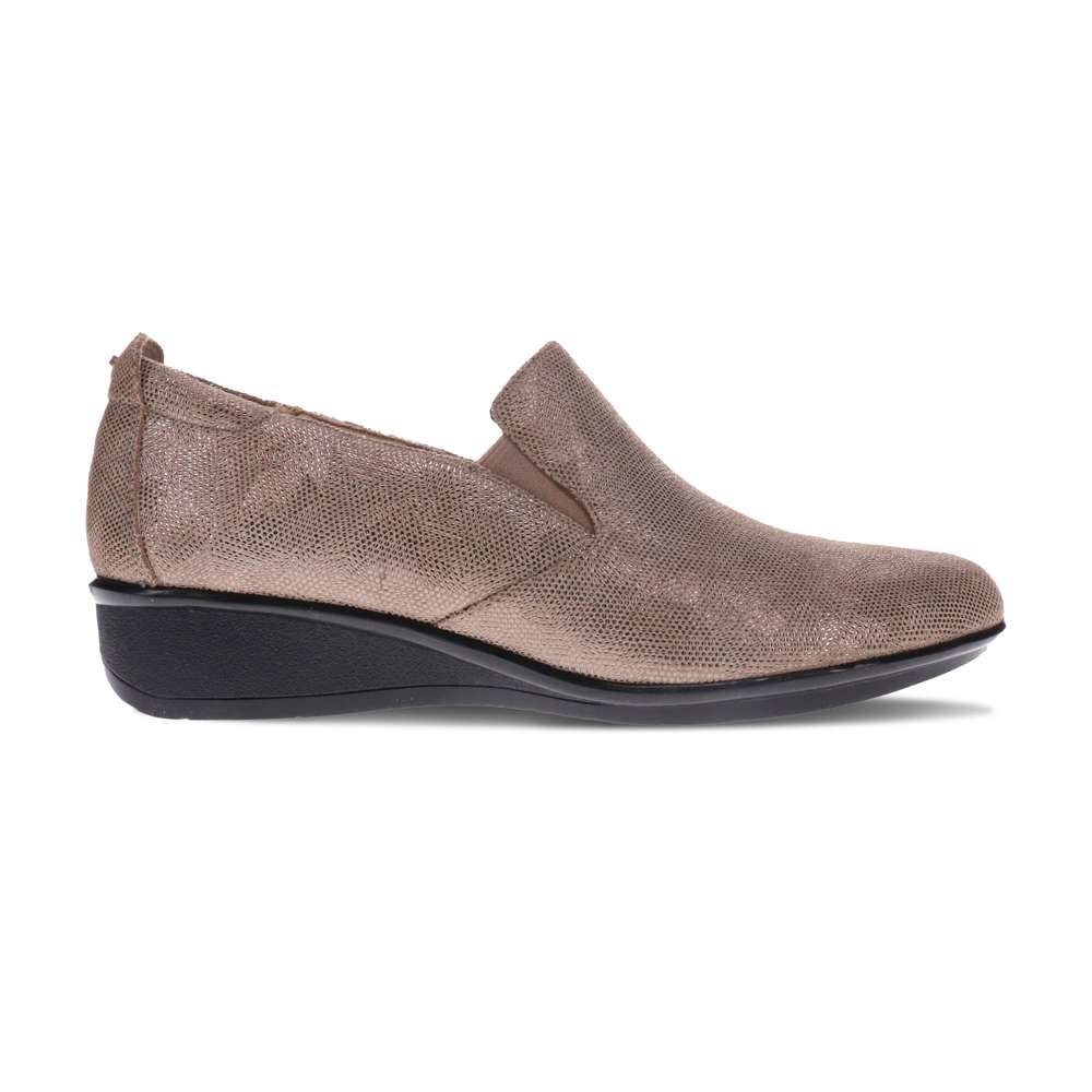 Jamaica Wedged Slip-On - Champagne Angle